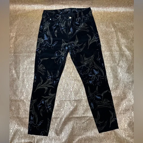 JEN7 - Anthropologie Printed Velvet Skinny Ankle Jeans. Size 6 - Picture 5 of 6